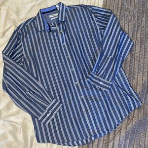 EUC Van Heusen button down